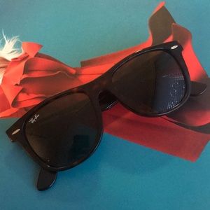 Classic Wayfarer Sunglasses